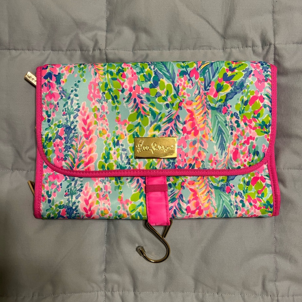 ‘catch the wave’ Lilly Pulitzer hanging organizer